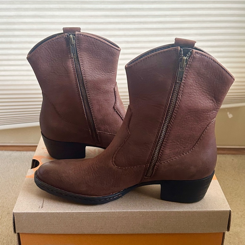 B.O.C. Born Karin Ankle Western Boots - Picture 6 of 14
